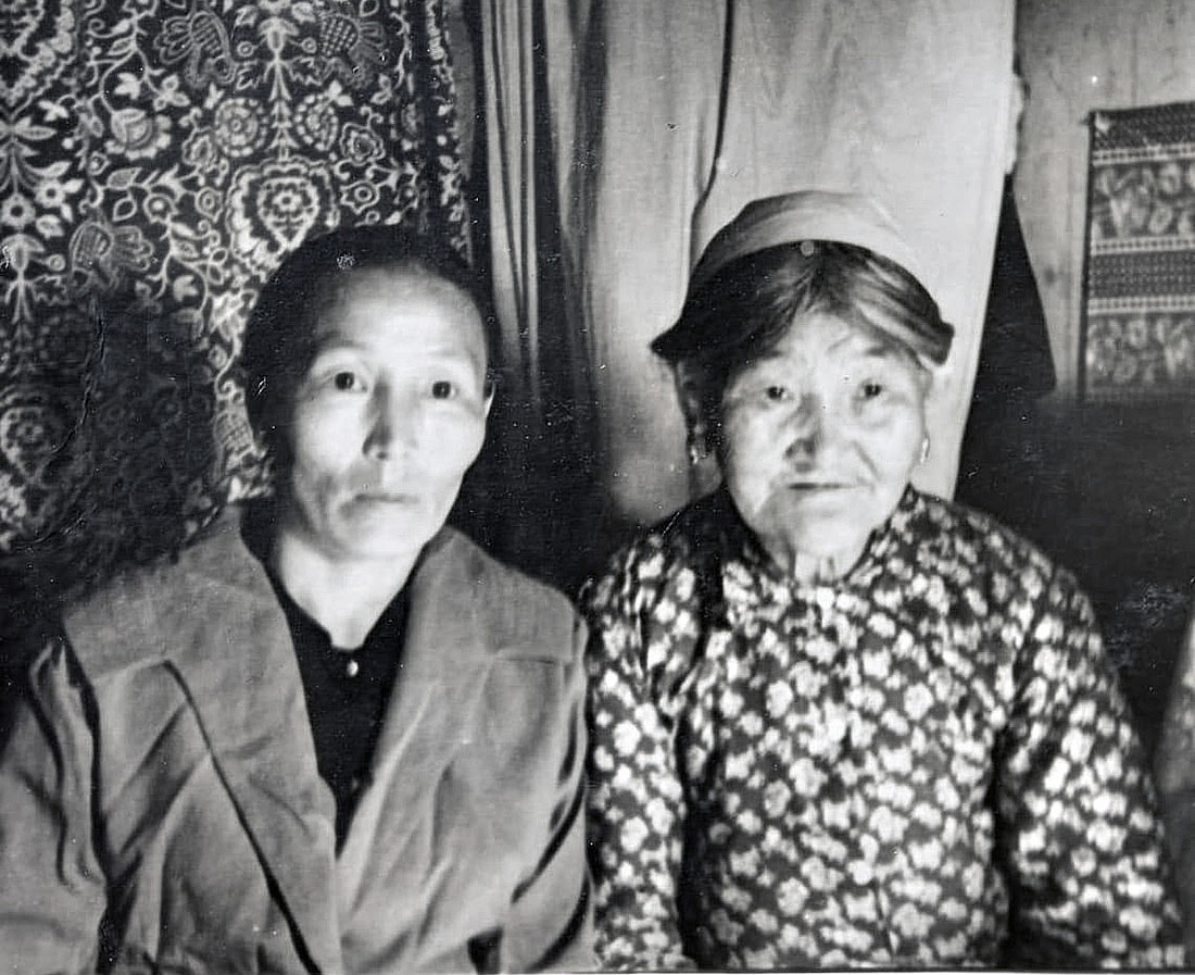 Антонова Евдокия Христофоровна (на фото слева) - Фото разных лет из семейного альбома